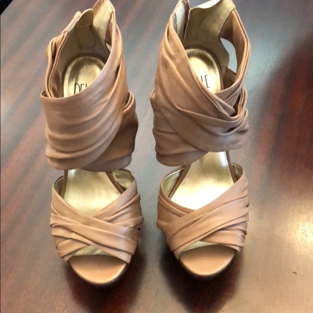 Pelle Moda sandals